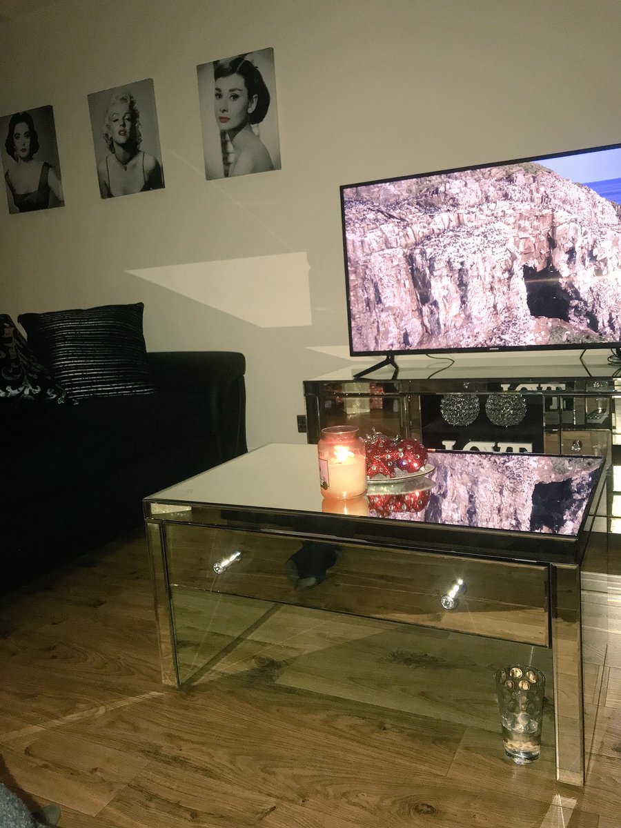 MissMelodyMay's tweet photo. Xmas tree twinkling, scented candles lit, wrapped up in a blanket watching Blue Planet 2 receiving a relaxing foot rub from @slavmogwli! https://t.co/ibWo6EvegV