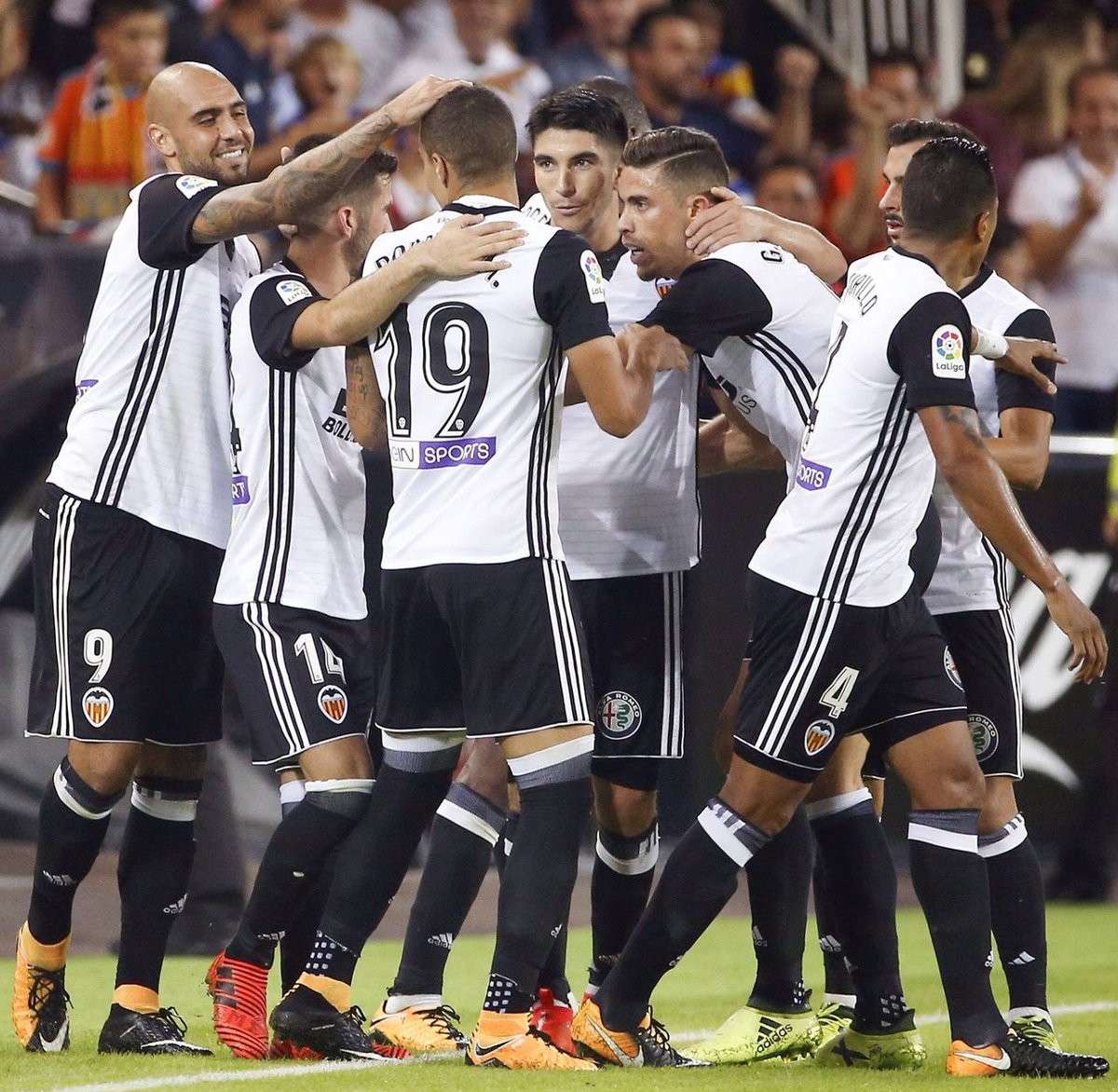 navi2004vcf's tweet image. Vista la cantidad de gente que se alegra del tropezón de hoy,  parece que molestamos y no poco, pero pese a la derrota y le pese a quién le pese, seguimos segundos. Confío plenamente en este equipo y nadie nos va a impedir seguir soñando. Así que AMUNT SEMPRE!! 🙌 #SomVCF