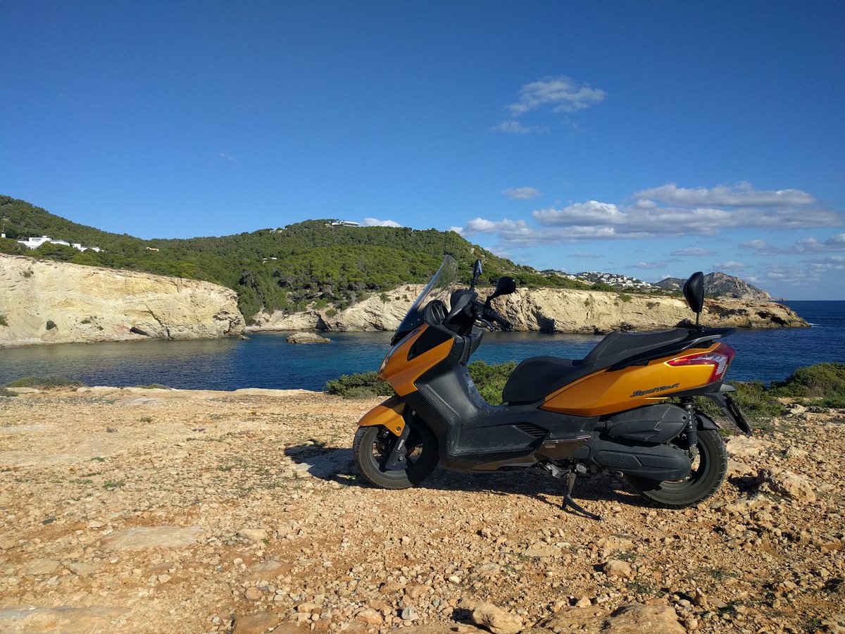 mathieum906's tweet photo. Found a wild @KYMCO_es on a cliff in Ibiza, just enjoying the sunshine! https://t.co/mGsKDY6hJ8