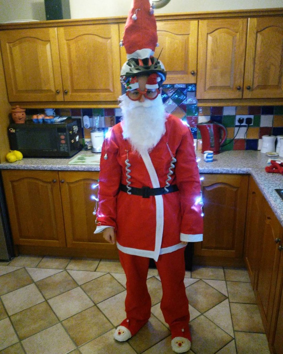 nessmul18's tweet photo. An evening well spent there is something extra spacial about cycling when you do it for chairty #SuchFun #chairtyevent #ChairtyCycle #CrumlinChildrensHospital 🤶🎅🚲🚲👐👐❤ #ChristmasTime https://t.co/G7ugykk5fr