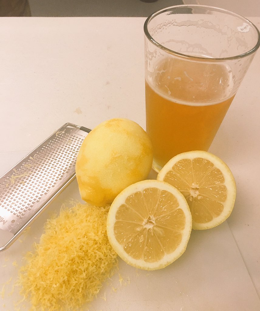 HoparazziBrew's tweet photo. Drinking beer & making beer! Love lemons! 🍋 #limonblau #whowantssome? #lemons #beerme #adventure #beerlover #socalbeer #localbrew #brewery https://t.co/7NlfImezD7
