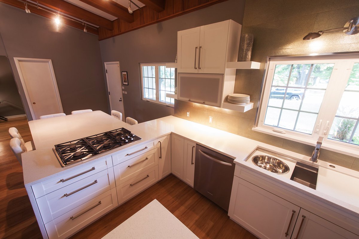 KitchenDesignOK's tweet photo. Say hello to the perfect combination of wood and stonework with this kitchen that invites you in the moment you open the door.
#kitchenideas #kitchendesign #tulsakitchendesigner #whitekitchen #living #interiors #kitcheninspo #lifestyle #home #kitchengoals #design #house #style https://t.co/7OwvPqikwJ