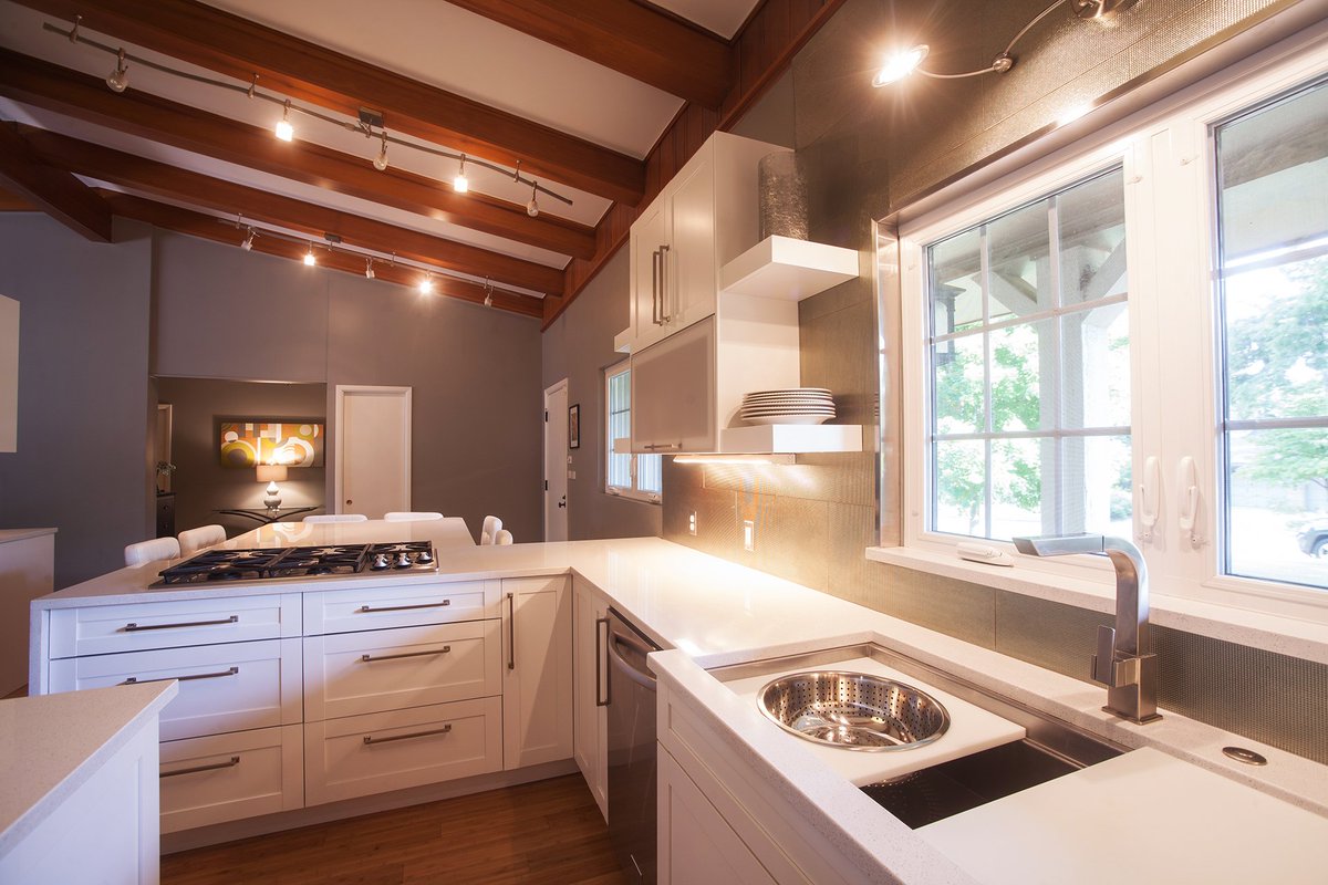 KitchenDesignOK's tweet photo. Say hello to the perfect combination of wood and stonework with this kitchen that invites you in the moment you open the door.
#kitchenideas #kitchendesign #tulsakitchendesigner #whitekitchen #living #interiors #kitcheninspo #lifestyle #home #kitchengoals #design #house #style https://t.co/7OwvPqikwJ