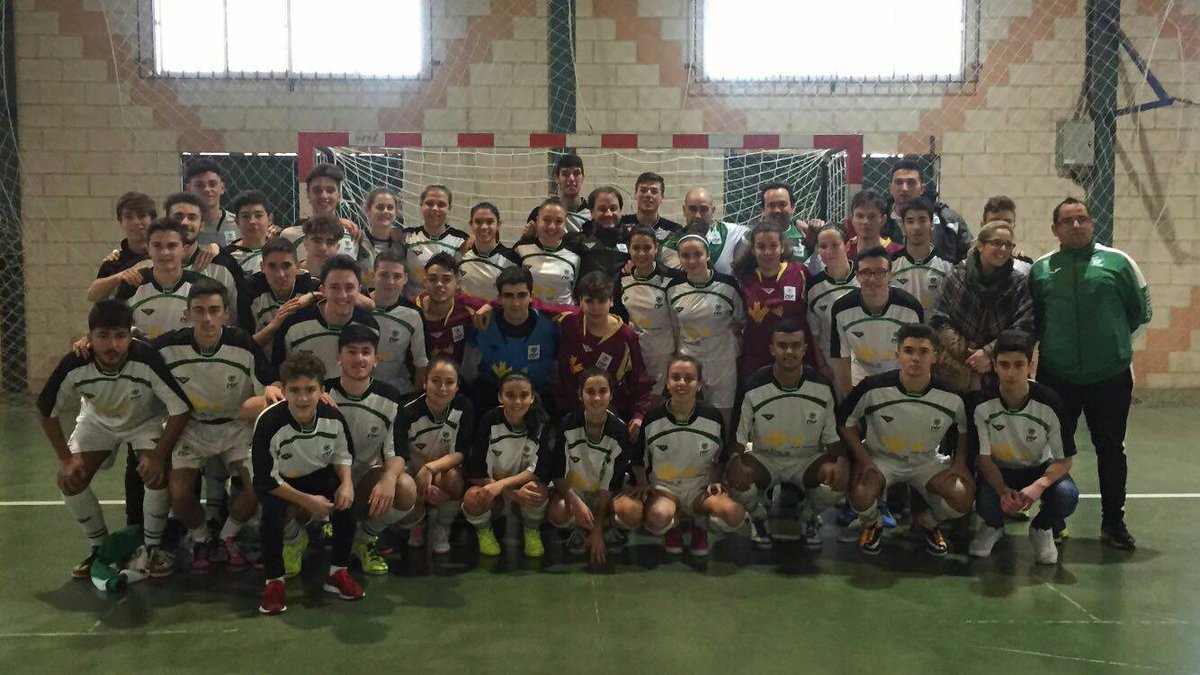 FedExFutbol's tweet photo. 📷Juveniles, Cadetes y Sub-17 Femenina. Otro domingo de trabajo conjunto para las Selecciones Extremeñas de #FútbolSala, hoy en Santa Marta de los Barros #SelExFútbol #JugamosEnEquipo https://t.co/QwUibZeJH3