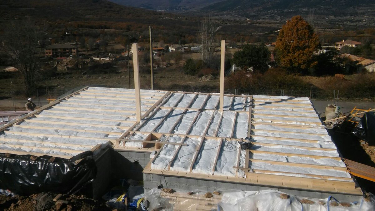 ComercialFocus3's tweet photo. También nevando en #GargantadelosMontes en #Madrid vivienda de #ConsumoCasiNulo que estamos construyendo para @100x100madera completado el sótano comenzamos el montaje de la estructura de madera. ¡Impresionantes las vistas!

Vivienda #saludable y respetuosa con el #MedioAmbiente https://t.co/kvpe26mNsz