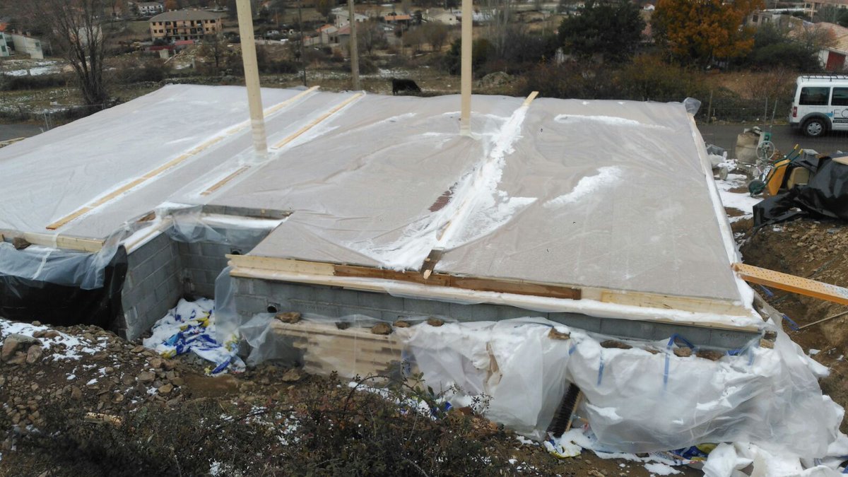 ComercialFocus3's tweet photo. También nevando en #GargantadelosMontes en #Madrid vivienda de #ConsumoCasiNulo que estamos construyendo para @100x100madera completado el sótano comenzamos el montaje de la estructura de madera. ¡Impresionantes las vistas!

Vivienda #saludable y respetuosa con el #MedioAmbiente https://t.co/kvpe26mNsz