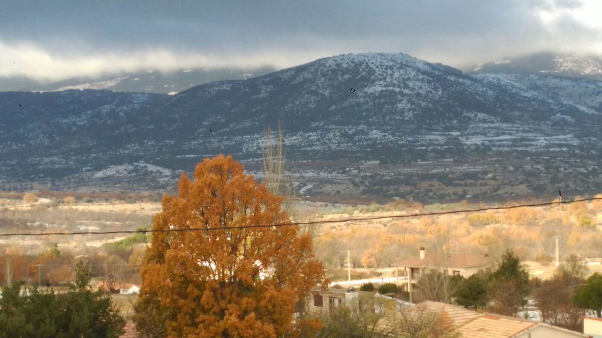 ComercialFocus3's tweet photo. También nevando en #GargantadelosMontes en #Madrid vivienda de #ConsumoCasiNulo que estamos construyendo para @100x100madera completado el sótano comenzamos el montaje de la estructura de madera. ¡Impresionantes las vistas!

Vivienda #saludable y respetuosa con el #MedioAmbiente https://t.co/kvpe26mNsz