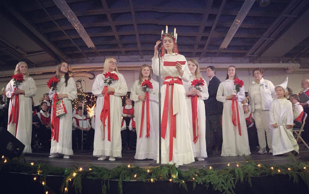 NordicNorthwest's tweet photo. Clare, our new Lucia bride, just crowned at #scanfair2017! https://t.co/vBzY5xD8o2