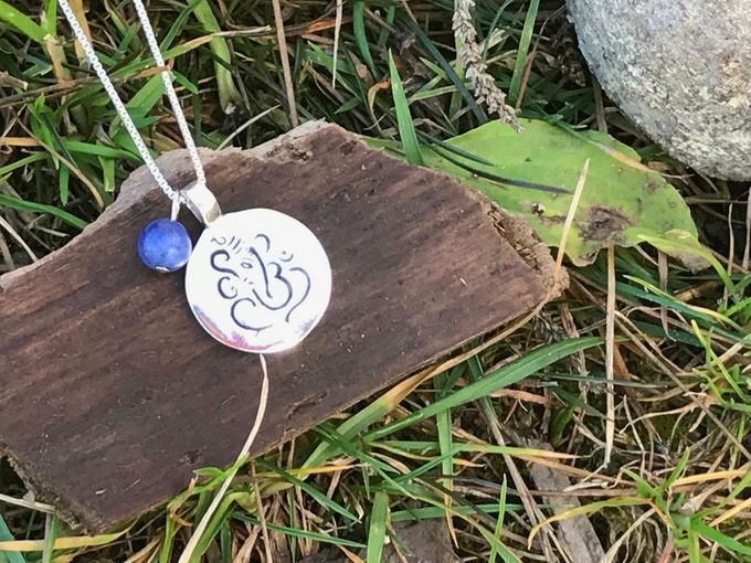 TheGadgetCrowd1's tweet photo. Sterling Silver pendants with your own Scared Sound imprinted and your planetary gemstone charms in a unique Sacred Sound Jewelry. https://t.co/J2GfUANykZ #jewelry #sacredsound #primordialsound #lunarsoundvibration https://t.co/LQkiEIjMyp