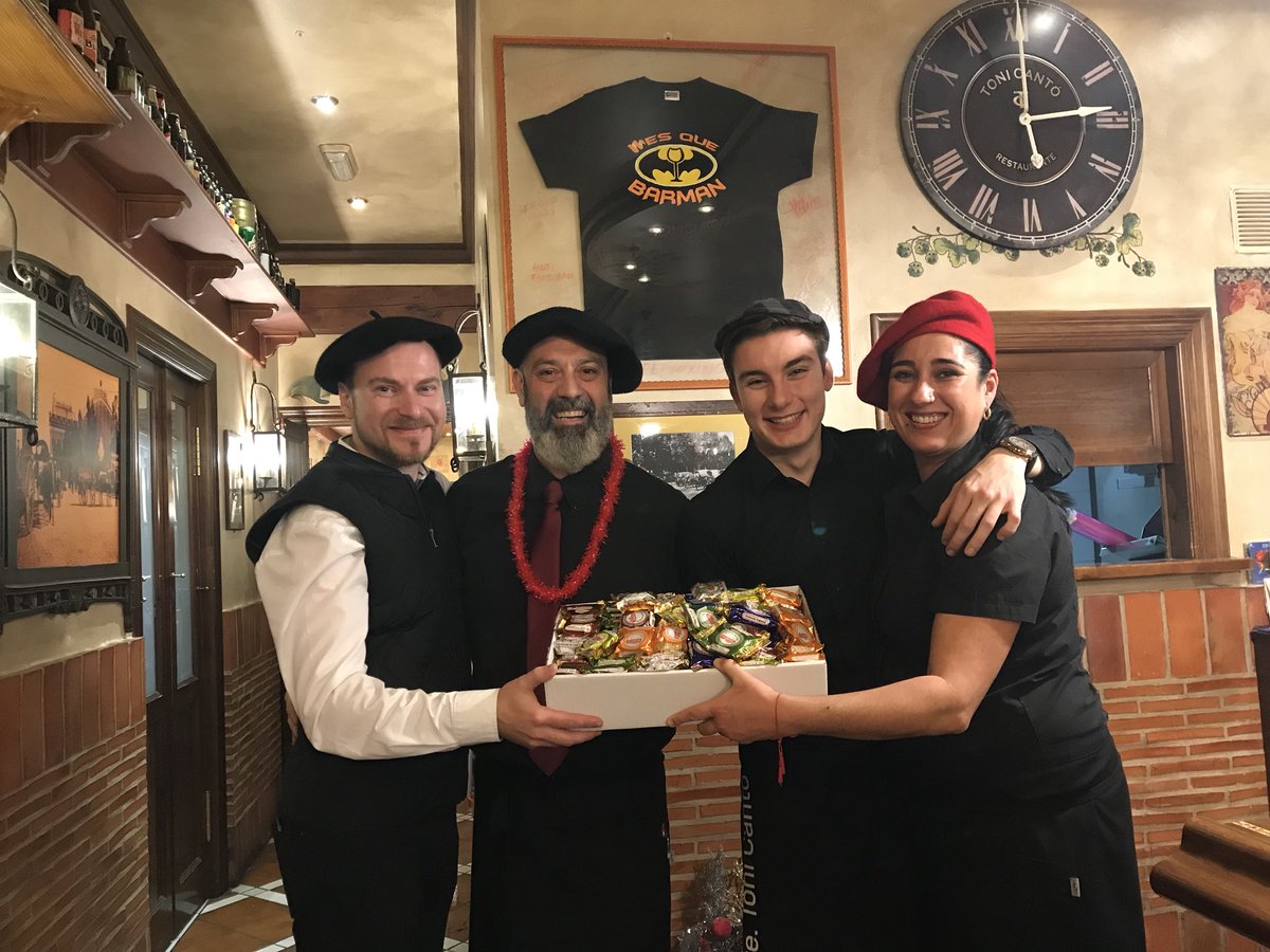 tonicanto71's tweet photo. Siempre un placer compartir el ultimo día de año con @mesquebarmans con @djcolo81 y el equipo de sala del #ToniCanto @ivan_far_98 y la gran #Vicen un placer compartir #barra con vosotros https://t.co/6aUtmbwGbM