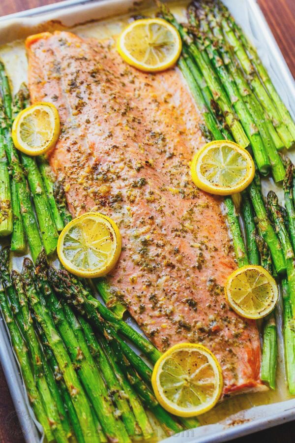 _Fit4Lyfe_'s tweet photo. If you’re looking for a quick and easy meal prep idea, try this salmon &amp; Asparagus recipe❗️🍋🐠
Ingredients:
•Salmon
•Asparagus
•Olive Oil
•Lemon
•Seasonings

#F4L #fitfam #fitspo #health #Mealprep #Diet #nutrition #weightlossjourney #foodie #SundayFundays #gym https://t.co/3IEo9MKOYE