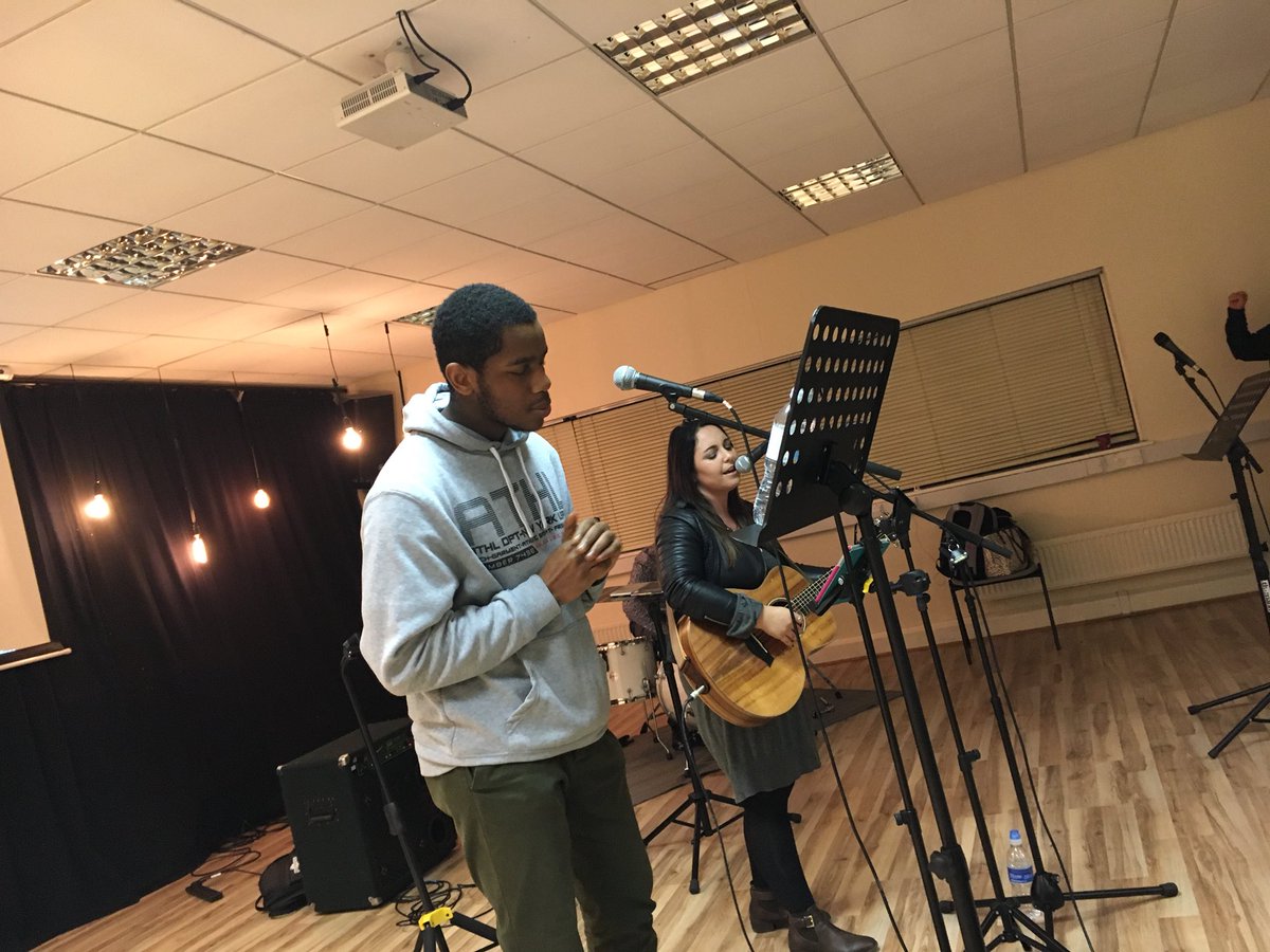 mrsLilMurray's tweet photo. Great to be at @ReviveChurchUK Kingswood this evening. Beautiful presence. Amazing people doing great work in this community. People being raised up. And AMAZING LIGHTING!!! #CanIHaveThoseInMyHouse #ReviveChurchRocks #SundayAtRevive https://t.co/L3MxqR9BeB