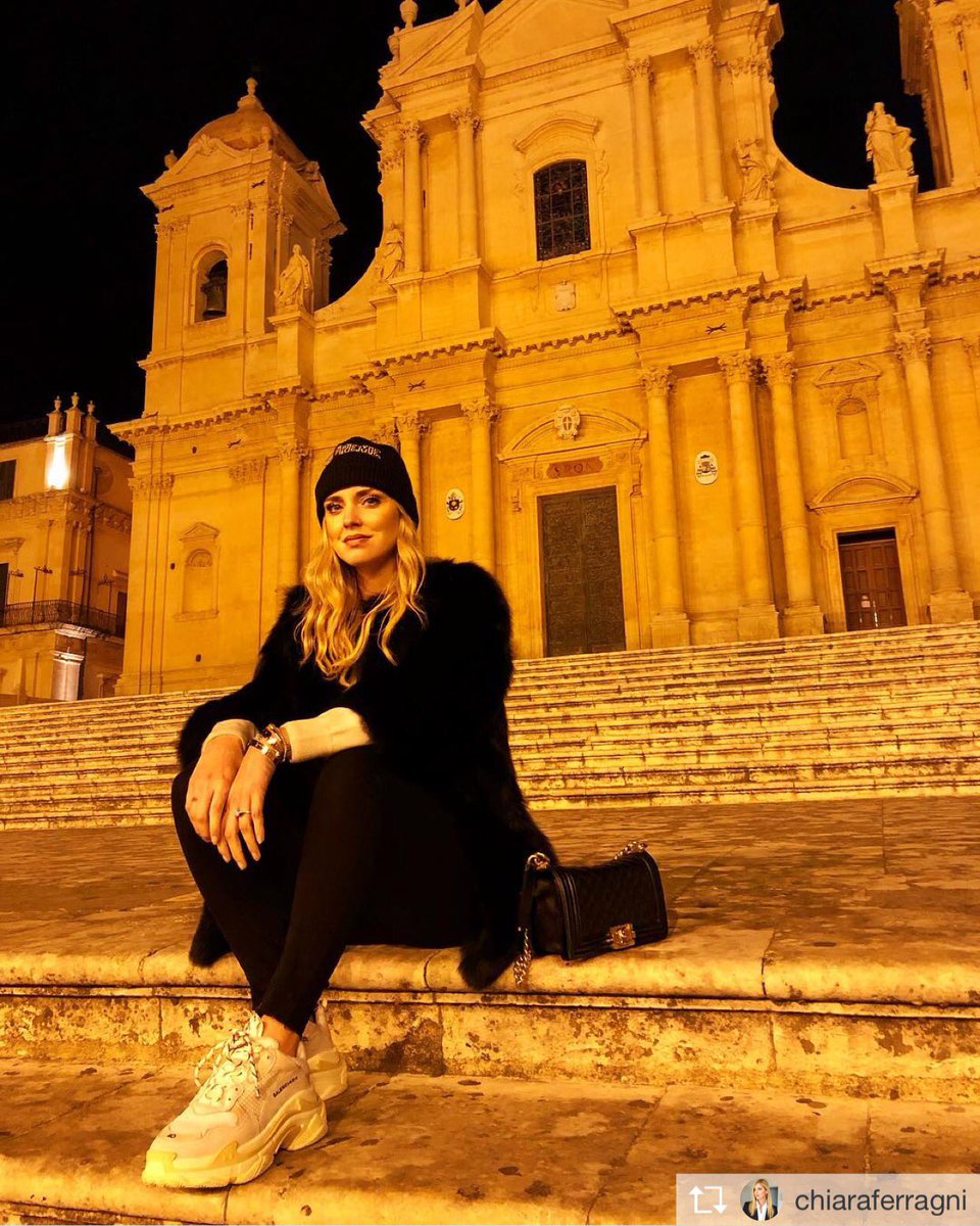 eastsicily's tweet photo. Anche @ChiaraFerragni ama la #Sicilia . #chiaraferragni @VisitSicilyOP #Italy #visitsicily #vip https://t.co/qkFNTpO2rF