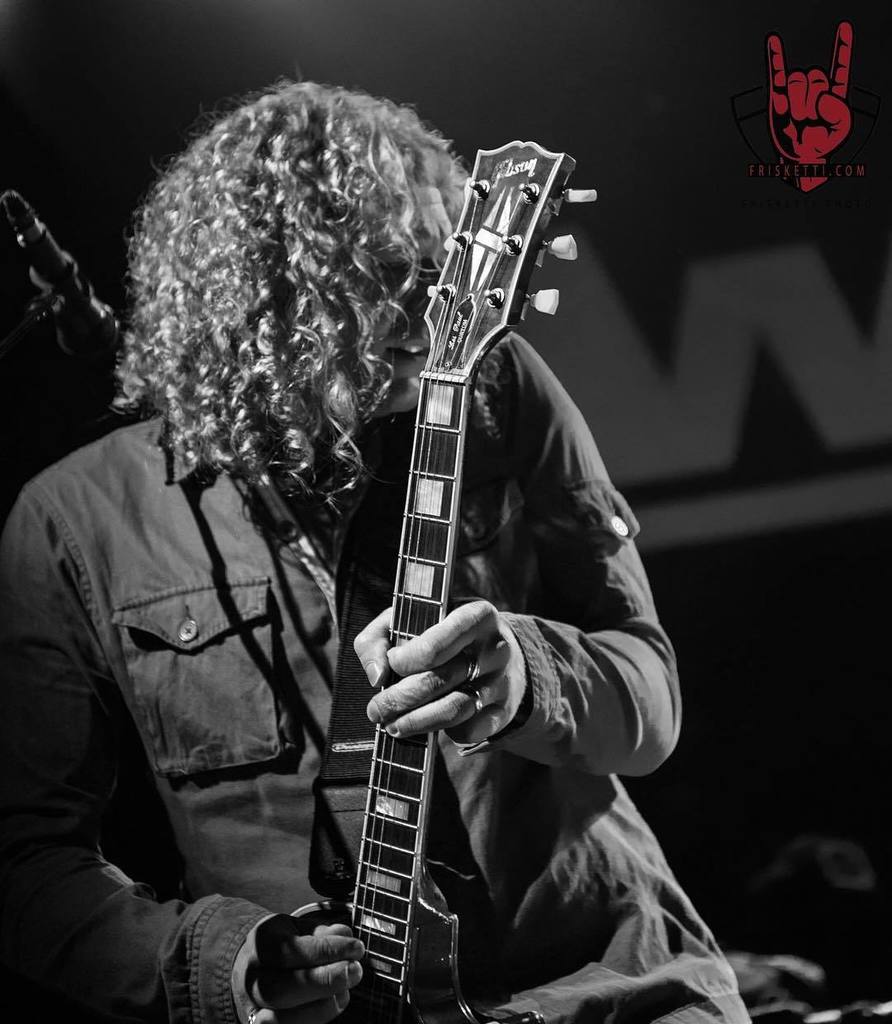 Frisketti_Photo's tweet photo. I guess it’s #GibSunday @phillwayland @waylandtheband 🎸 I’m a #Gibson #LesPaul guy #rinseandrepeat  #D750 #d4 #thinktankphoto #froknowsphotobag #blackrapid #nikon #nikonlove# #friskettiphoto #nikonUSA #nikonlove #tourlife #livemusic #gopro #musicphot… https://t.co/urIusOIk0l https://t.co/Lcox23noqu