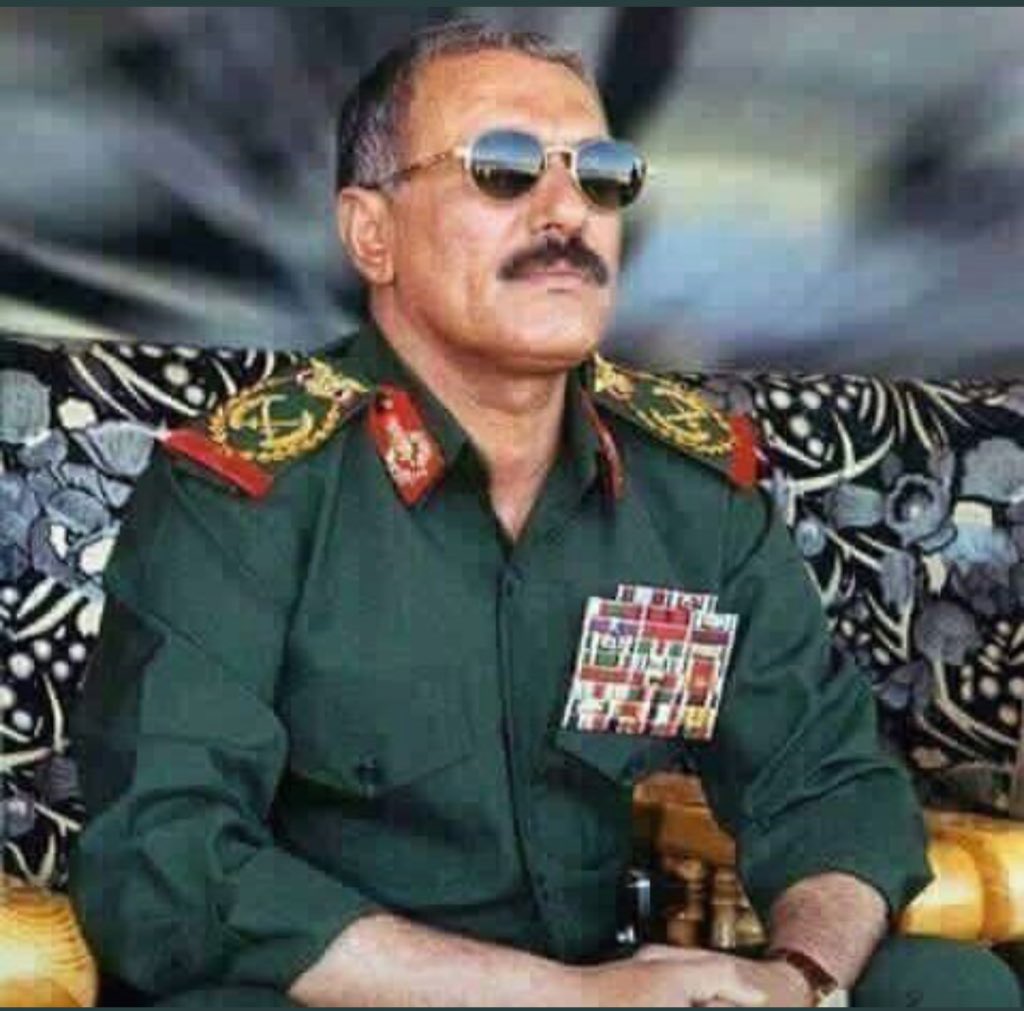 <a href="/Al_Affash/">توفيق آل عفاش</a> 🌹 الزعيم #علي_عبدالله_صالح 🌹
لا ينطق بكلمة إلا ونجدها تصب في صالح الوطن شعباً وأرضاً عاجلاً أم آجلاً
وأنا اؤكد لكم أن #الزعيم_صالح يعلم جيداً ما تحمله كلماته التي ألقاها على شعبه العظيم وما ستؤل إليه فلا تقلقوا
دائماً #الزعيم_صالح حفظه الله ورعاه
يوصينا بالصبر والثبات والصمود