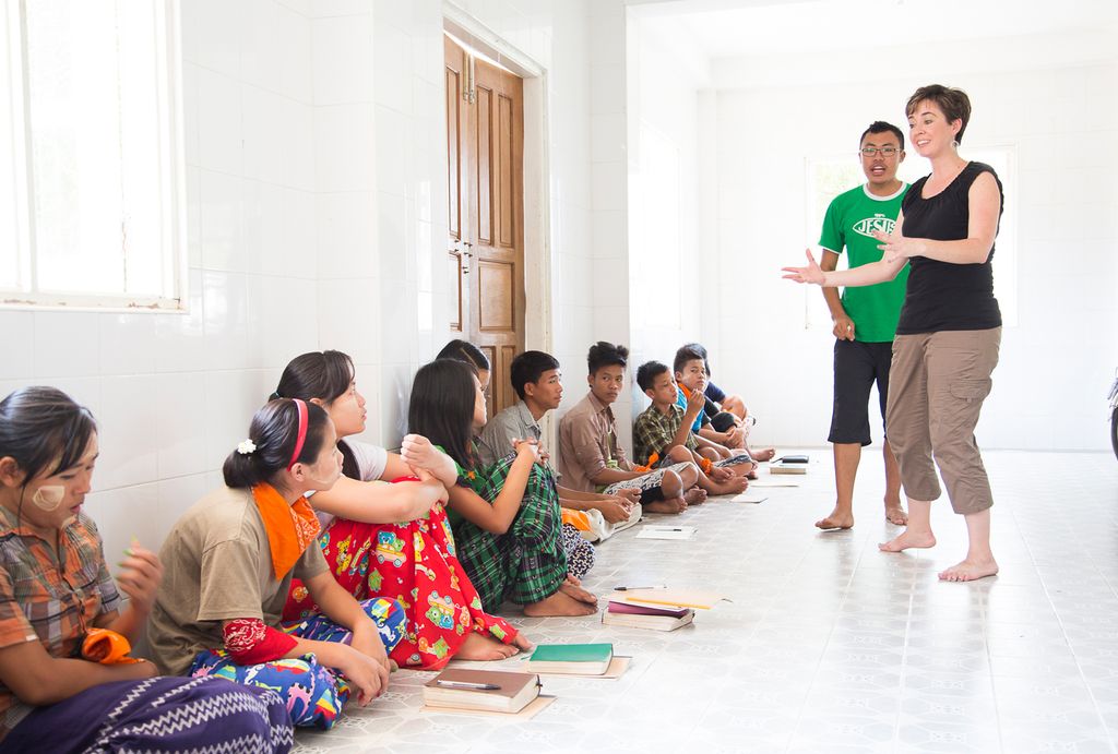 GlobalEncounter's tweet photo. When you set up a recurring donation of $20 or more before 2018, you will receive an exclusive GE calendar or tee shirt. Give now at https://t.co/Ynf2jHMMD5. https://t.co/0bxvrrCUs2