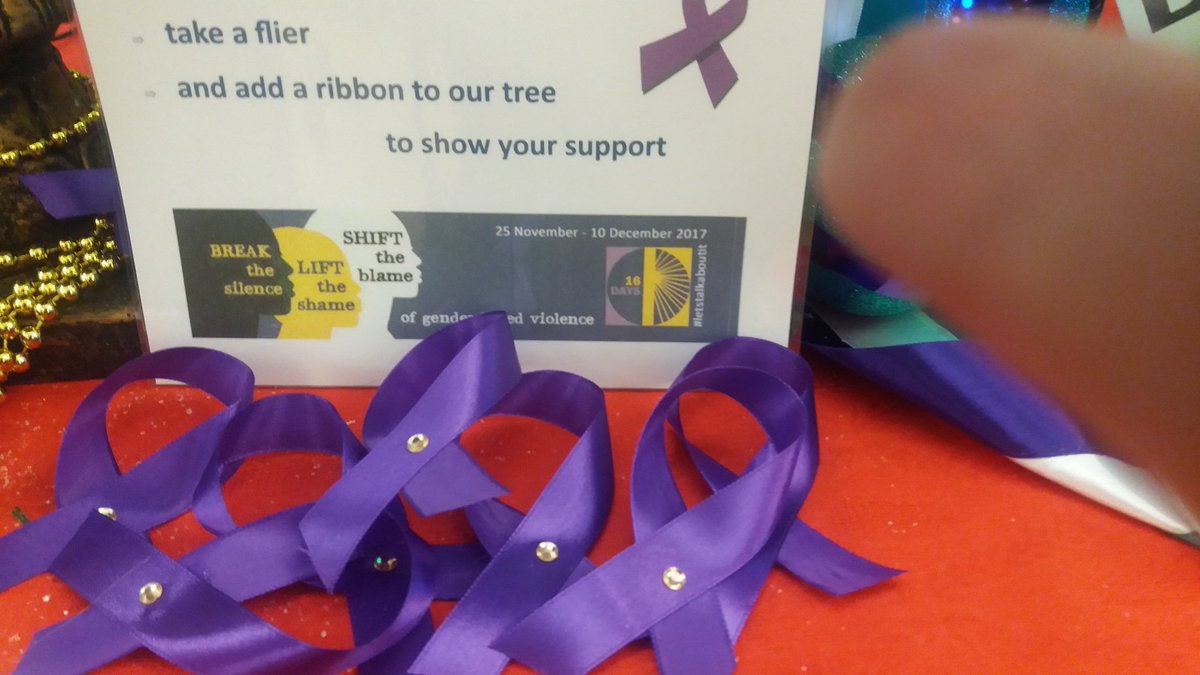 bct_mu's tweet photo. @MothersUnion raising awareness @16DaysCampaign among visitors to the tree festival @FriendsofWaddow #EndGBV #16days #MU16days https://t.co/PCSqDJ5QdE