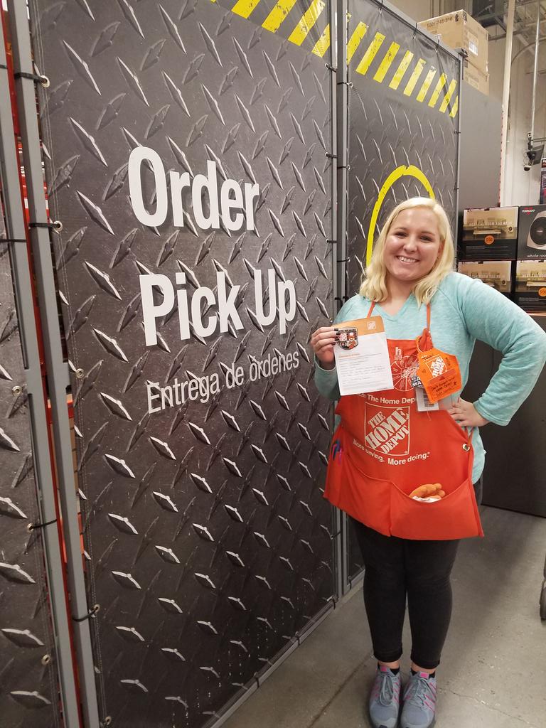FloodKimberly's tweet photo. Awesome job Tabbi for going above and beyond everyday to take care of our customers .@StacyWaltonTHD @Nichole_Hd https://t.co/HTh5dY7qFN