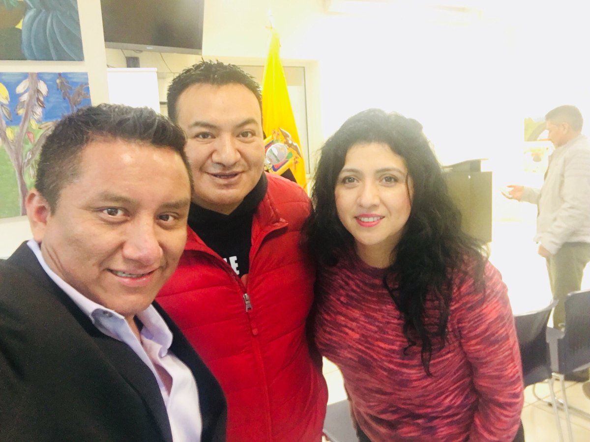 lindamachuca's tweet photo. Son las voces que la comunidad migrante escucha en la radio y que hoy se juntan para entregar información importante. Junto con el #ConsuladoEcuadorEnNY vamos a educar y prevenir. #RadioExtrema #EcuaCuy #TamboStereo #RadioImpacto #EcuaAmbatoRadio #ExplosionHits #LaRadioDeModa https://t.co/GIJShiAHeh