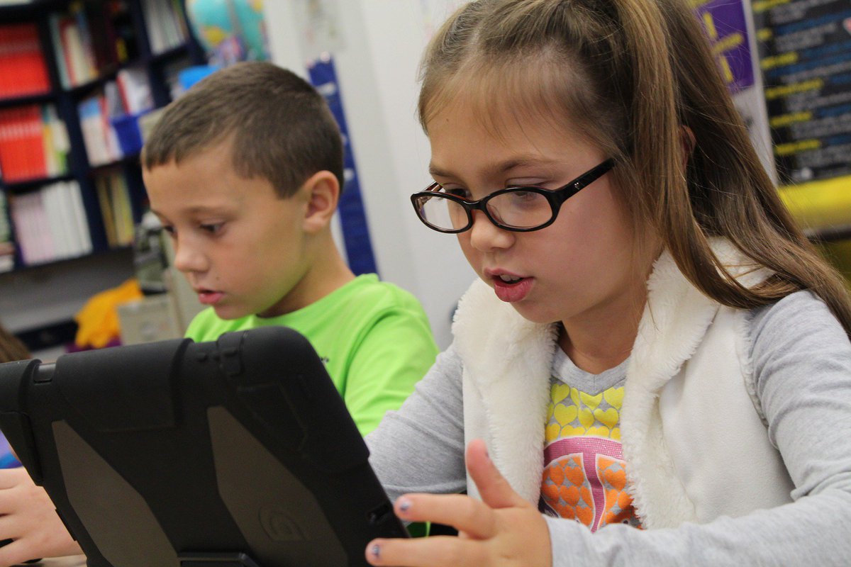 Lynch39083's tweet photo. Classroom Internet Use: Limiting Distractions with Teacher Control https://t.co/t1XmI4i6DL #edtech #netref https://t.co/KkqG4R98nt