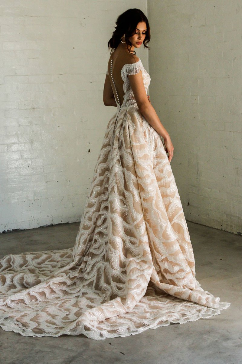 qldbrides's tweet photo. WEDDING DRESS INSPO // Take a look at the fabulous lace wedding dresses that hit Paris Couture Week and see what local designers are creating too... #weddingdresses #laceweddingdresses #weddingdress #bridalgown #lacebridalgown #weddings https://t.co/HPdwTlWGu6 https://t.co/cKfilPnckw