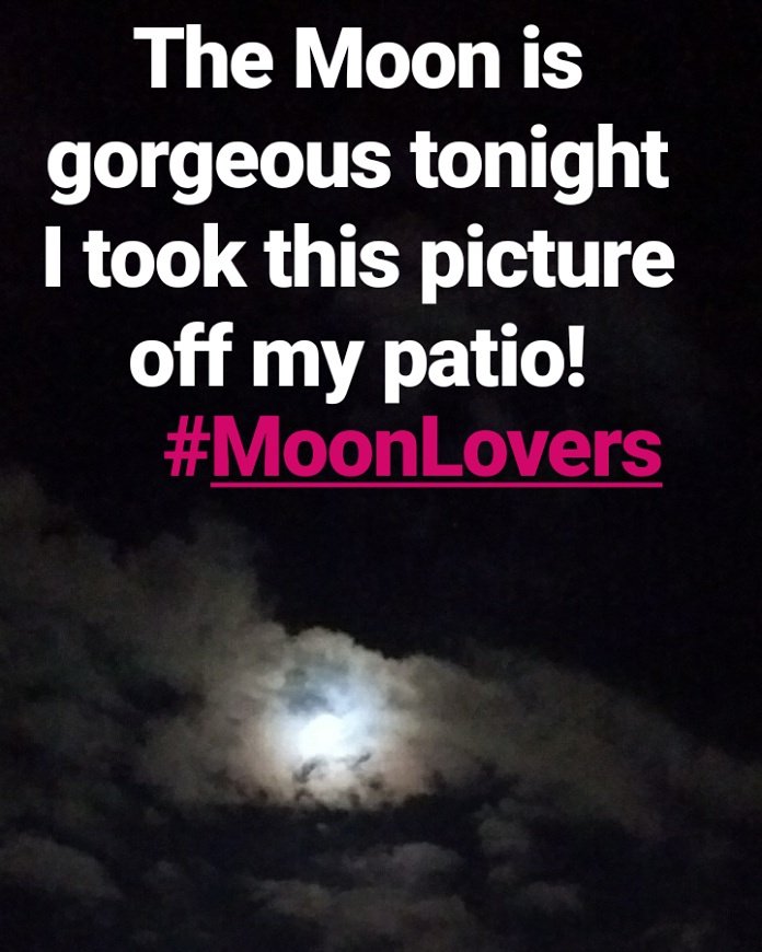 latricebutts's tweet photo. The moon was shining so bright through my mini blinds I had to go out on the patio and take this picture it is so gorgeous.
#TheMoon #MoonLovers #Moon #CloudsAtNight #MoonRise #NightTime #DarkSky #LoveTheMoon #LoveIsInTheAir
Love is in the air tonight! #Love #Hugs #Smile https://t.co/ddgEWbt64G