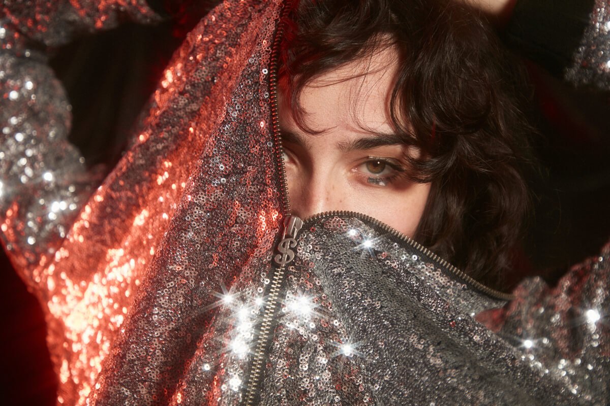 Que empiece la #fiesta. Descubre el editorial completo aquí >> bit.ly/2nnMPhn