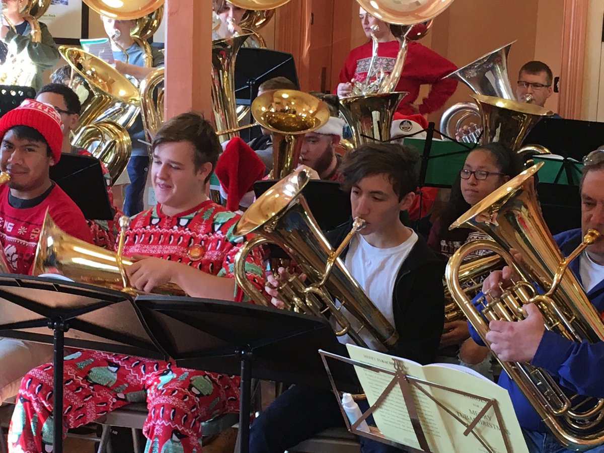 Handleyband's tweet photo. Inside the train station - Handley and Millbrook... of course.... Bryant is still a bit Handley😉 https://t.co/DDIgDt92OI