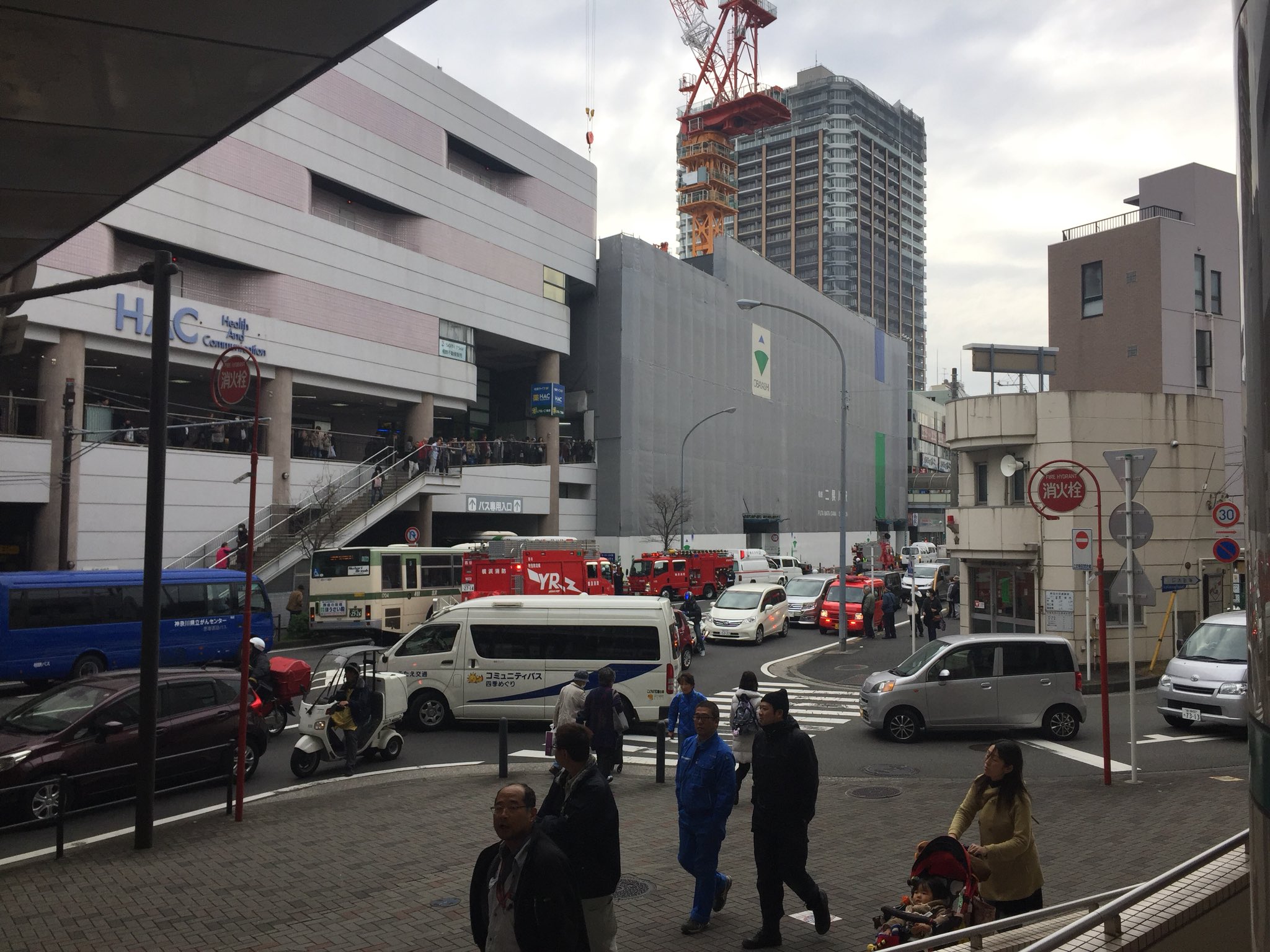 画像 なんか二俣川やべっぞ ブルーシートで隠されて人が運ばれてたぜよ T Co Xzklleqfuw まとめダネ