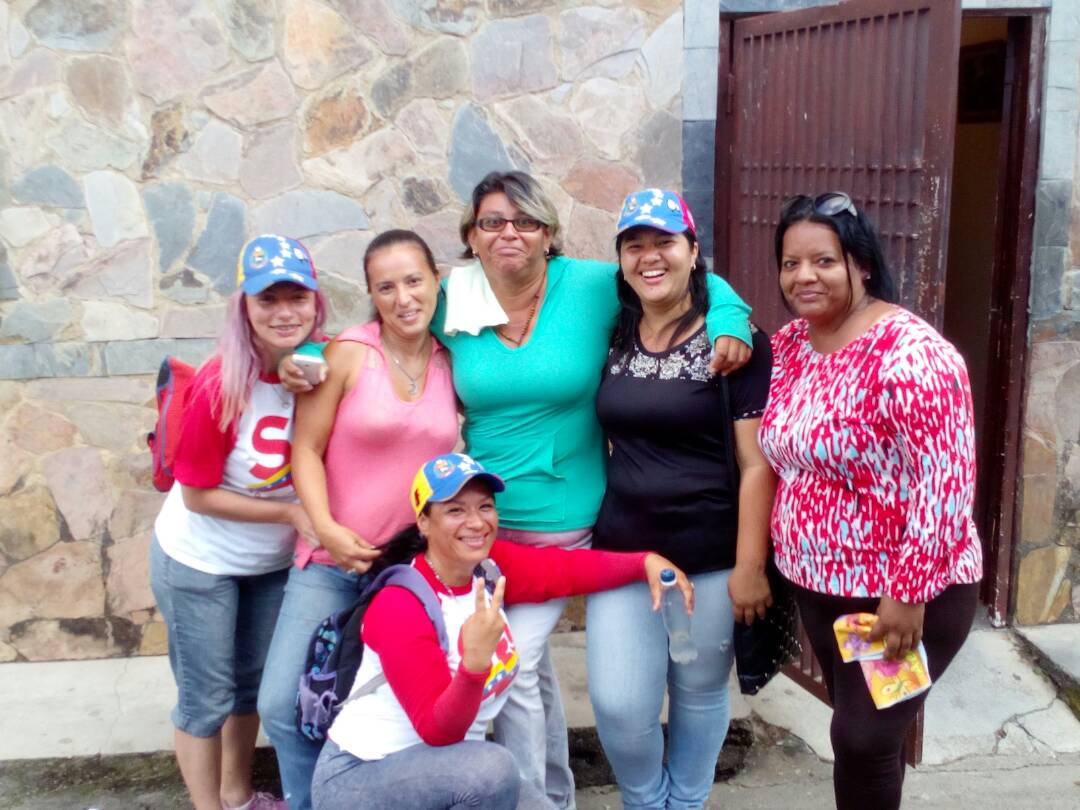 Iroschimajpsuv's tweet photo. #ElPardillo está lleno de gente trabajadora, profundamente chavista y me expresaban en cada mirada que #LaGranValeraBicentenaria será posible, porque todos la construiremos con el mas sincero amor que hoy me recibieron ¡Gracias #JuanIgnacioMontilla por esta tarde junto a ustedes! https://t.co/HR9wXOoPYl