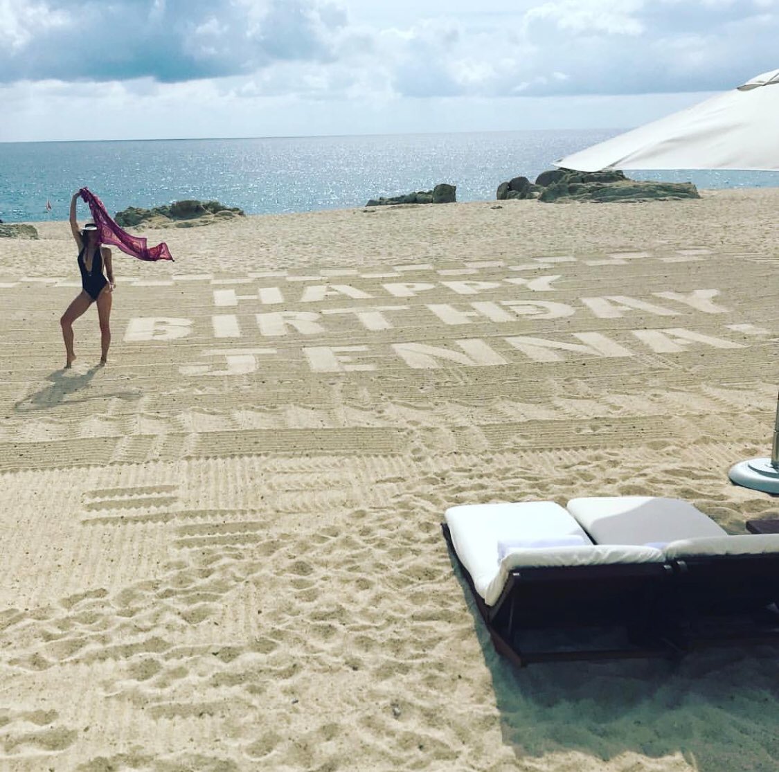 jennadewan's tweet photo. This year has been 1 i’ll never forget. Challenging, beautiful &amp; wonderfully expansive all at the same time. But I know that every experience you have is here for your own growth. When viewed that way, the magic of life will show you the way. Thx for my birthday wishes!! ❤️😘🎂 https://t.co/cUJNoO1UHF