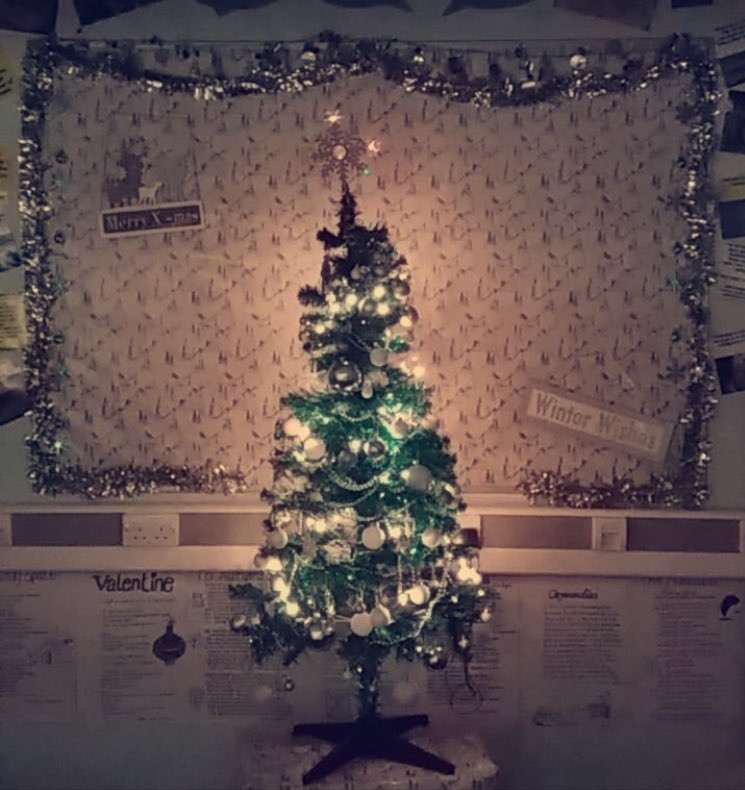 MissmillerMiss's tweet photo. @teachgeogblog #christmasclassroom https://t.co/6aAdkAeVt1