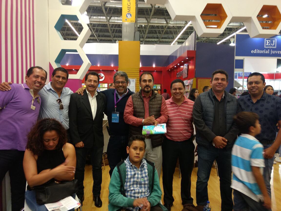 Seccion471's tweet photo. Presentación del libro hojas que se elevan de Víctor Manuel Mendoza Trujillo en el Ágora de la FIL 2017.
#SnteFil2017 https://t.co/Qa4PF5V14i