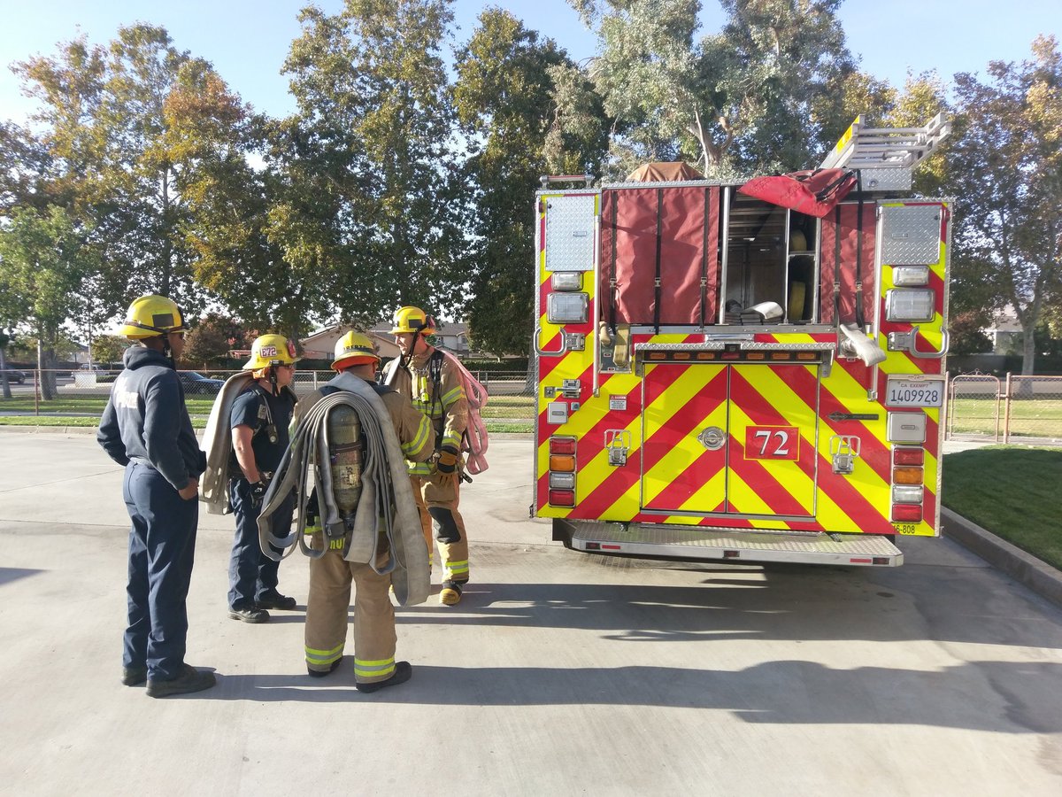 JhawkFire's tweet photo. #CALFIREservingCA #RivCoFire Engine 72 training hose loads and pulls. Always bettering through training. Proud of our #firefighters Best wishes and happy holidays to our followers. Thank you very much. https://t.co/AV3r9iJXk5