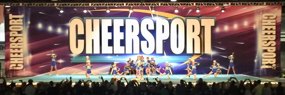 We are living for the new backdrop! How much do you love it? 😍