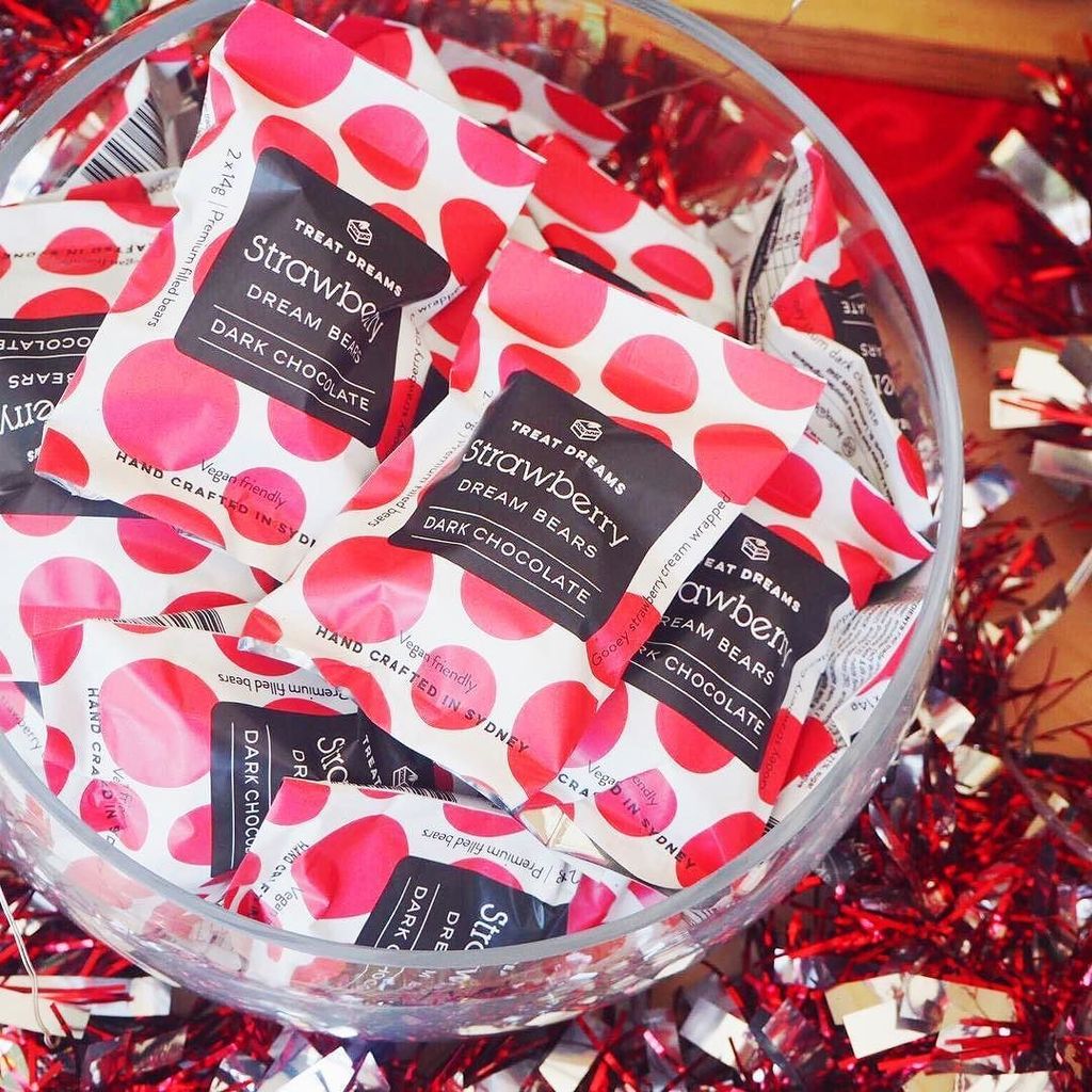 TreatDreamsAu's tweet image. Today is the last day you can visit us at our Circular Quay pop-up thanks to @cloudststore &amp;amp; @xero!
If you haven’t had the chance yet we’ll be slinging all your faves including strawberry Dreams Bears as well as some extra special Christmas tarts and cho… ift.tt/2iHcujI