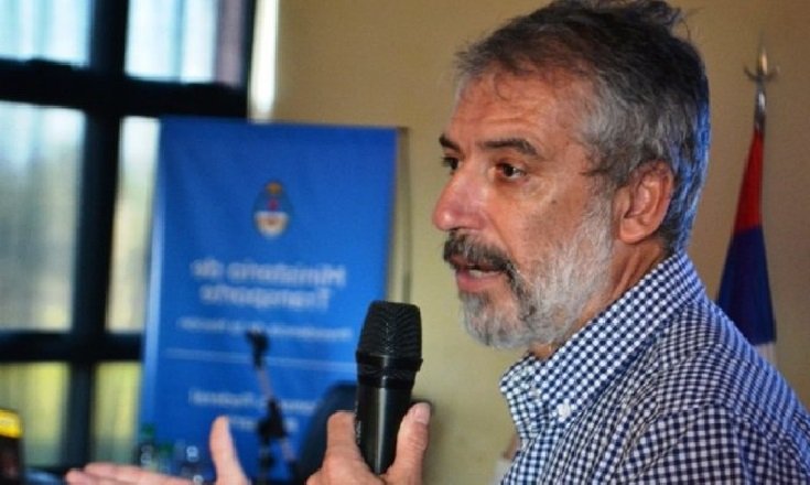 Nuestromar's tweet photo. Deleersnyder: “Vinimos a ordenar un sector desordenado”: Gustavo Deleersnyder, capitán y práctico en ejercicio de la Dirección Nacional de Transporte Fluvial y Marítimo, fue esta semana el invitado de honor del almuerzo de los miércoles del Timón Club,… https://t.co/kCGaqQcJzQ https://t.co/pjhWQQ2PgG