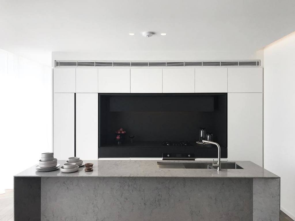 CaesarstoneAU's tweet photo. @newmarketrandwick display ❤️ featuring Caesarstone Symphony Grey™ in elegant shark nose edge for a trending thin island profile 👌 Design by @alenagram @smart.design.studio • Developed by @cbusproperty #caesarstone #caesarstoneau #symphonygrey https://t.co/dly4vPEL0u https://t.co/xaSeOqaluB