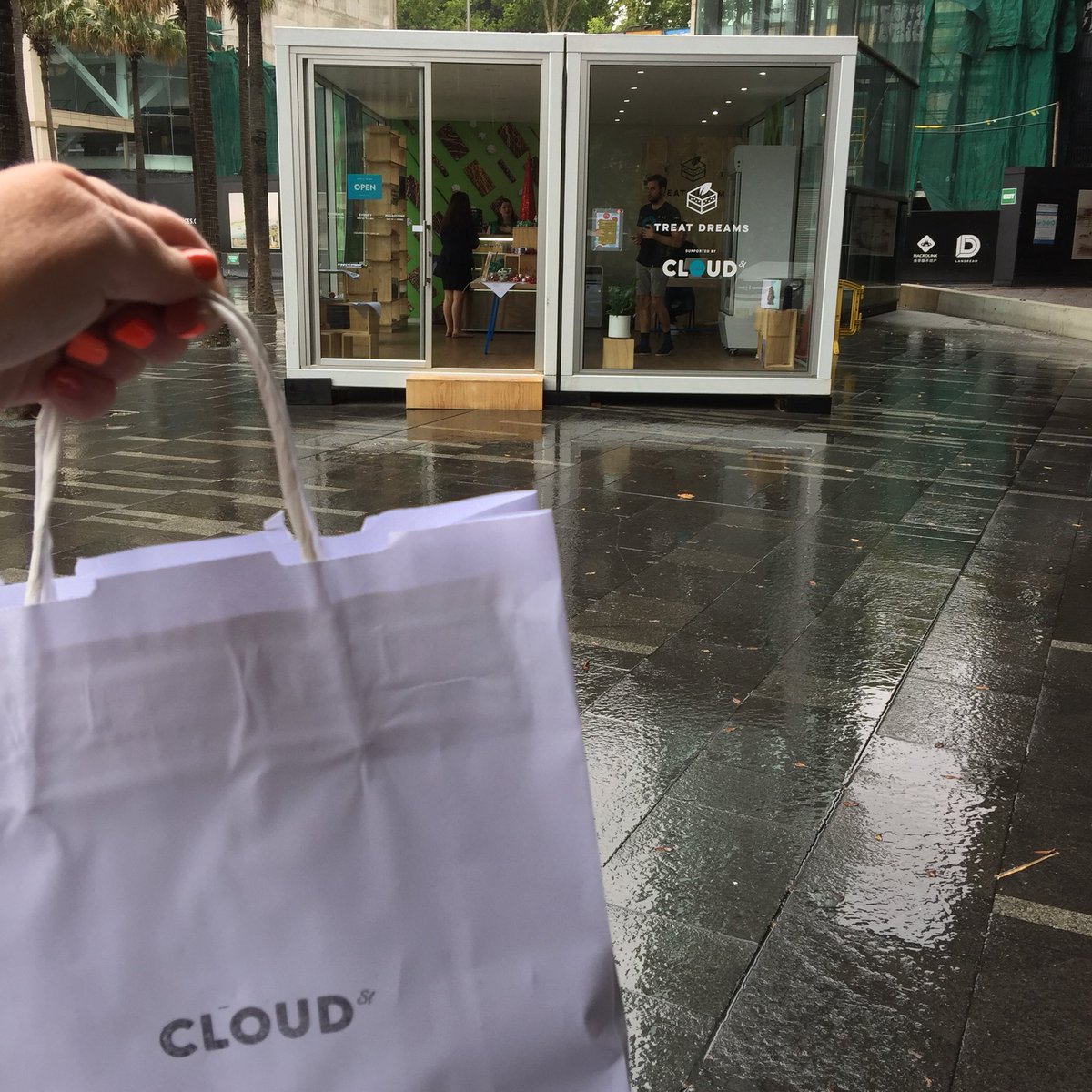 HeatherSmithAU's tweet image. Today is your last chance to visit @xero @cloudststore at #CircularQuay #Sydney for lots of 😋 #TreatDreams chocolates