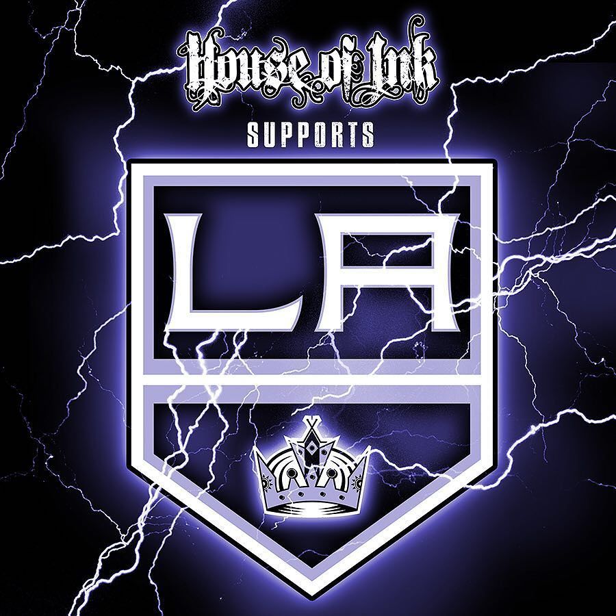 HouseOfInk_Tat's tweet photo. Letโs finish this road trip with a W! #beattheblackhawks #lakings #lakingshockey #lakingstattoos #kings #kingsofcalifornia #gkg #roadsweep @lakings @baileylakings #venice #venicebeach #losangeles #losangeleskings #california #houseofink #houseofinktattooโฆ https://t.co/RmkJZVH8zX https://t.co/THbndgysT9