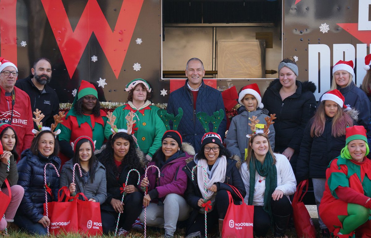 WoodbineMayotte's tweet photo. Woodbine helps spread holiday cheer in North Etobicoke Santa Claus Parade: https://t.co/XEbJW6XjlB #WoodbineCares #NESantaParade (Photo courtesy Woodbine/Adrienne Shaw) https://t.co/B4tsnyfhBP