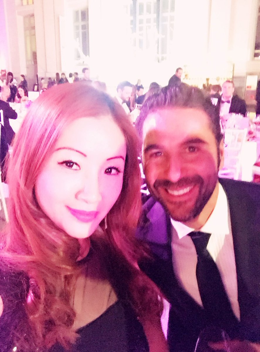 Official_Veline's tweet photo. Con Eva Longoria y Pepe Baston en Globol Gift Gala https://t.co/QuSXtMCzfA