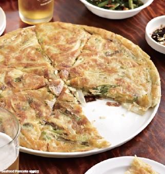 Jun Won Restaurant specializes in Korean-style seafood. Guests can enjoy spicy steamed- and soy-sauce-boiled fish, as well as stir-fried octopus. The establishment is so popular that locals with a taste for seafood  are willing to line up at lunchtime>goo.gl/XZidFj