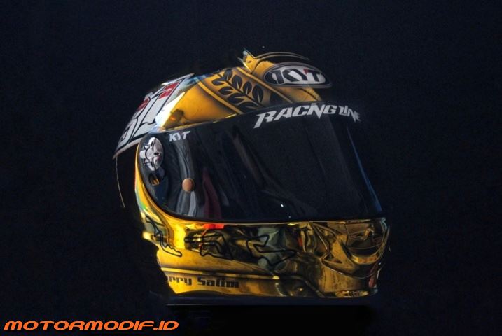 MotorModif's tweet photo. Helm Spesial Gerry Salim, Jawara AP250 2017
https://t.co/0UBvRYU3yC #GS31 #ARRC2017 #AP250 #KYT #MotorModif https://t.co/FLrSVsAxTn