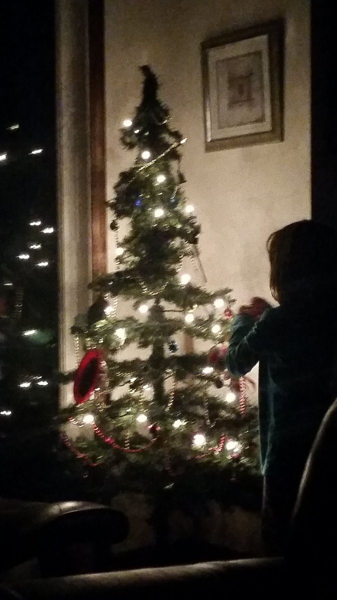 Teach_2_all's tweet photo. Christmas coming to light..literally! # Christmas # decorating #love #kiddosatChristmas https://t.co/hFKA13bNwN