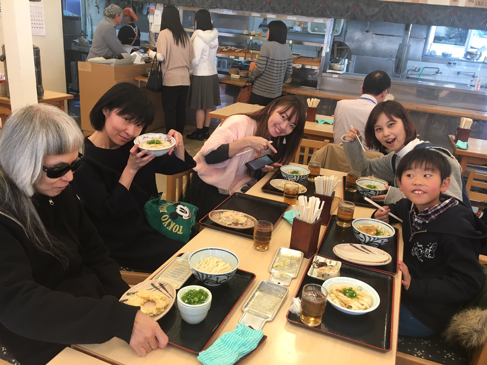 コナ太郎 灰野敬二がうどんを食べているこの画像 何回見ても面白いな