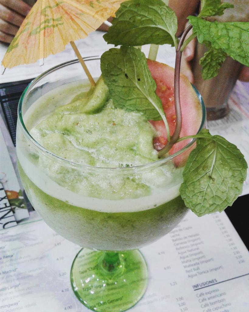 ImmerseCuba's tweet photo. Limonada de Manzana + Hierba buena. Salud! #travel #viajes #drinklocal #Immersecuba #immersecubaexperiences https://t.co/gq75lCz2c3