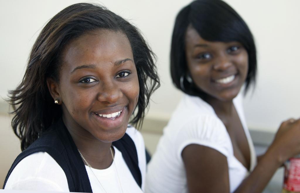 MassDHE's tweet photo. DYK: students leave thousands of $ in scholarships on the table every year! That's why we urge you to check out the @LibertyMutual scholarship for #MAComCom Students of African descent. Deadline: 12/15. Details: https://t.co/77SgZuRJKf https://t.co/LTa90IpiJr