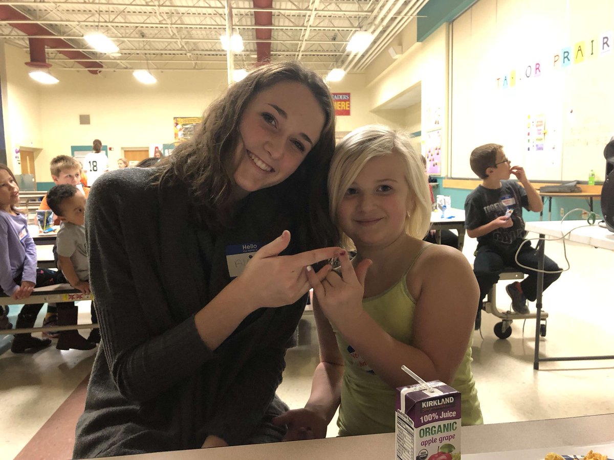 mgdeca's tweet image. We had a great time at Drop and Shop today playing dodgeball, drinking juice boxes, and watching tons of kids!! 🔷🔷