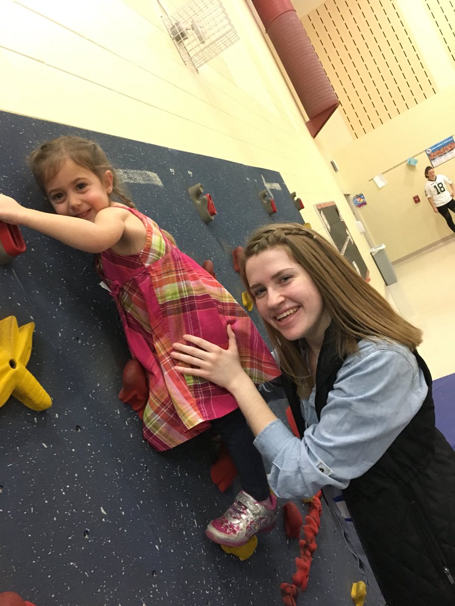 mgdeca's tweet image. We had a great time at Drop and Shop today playing dodgeball, drinking juice boxes, and watching tons of kids!! 🔷🔷